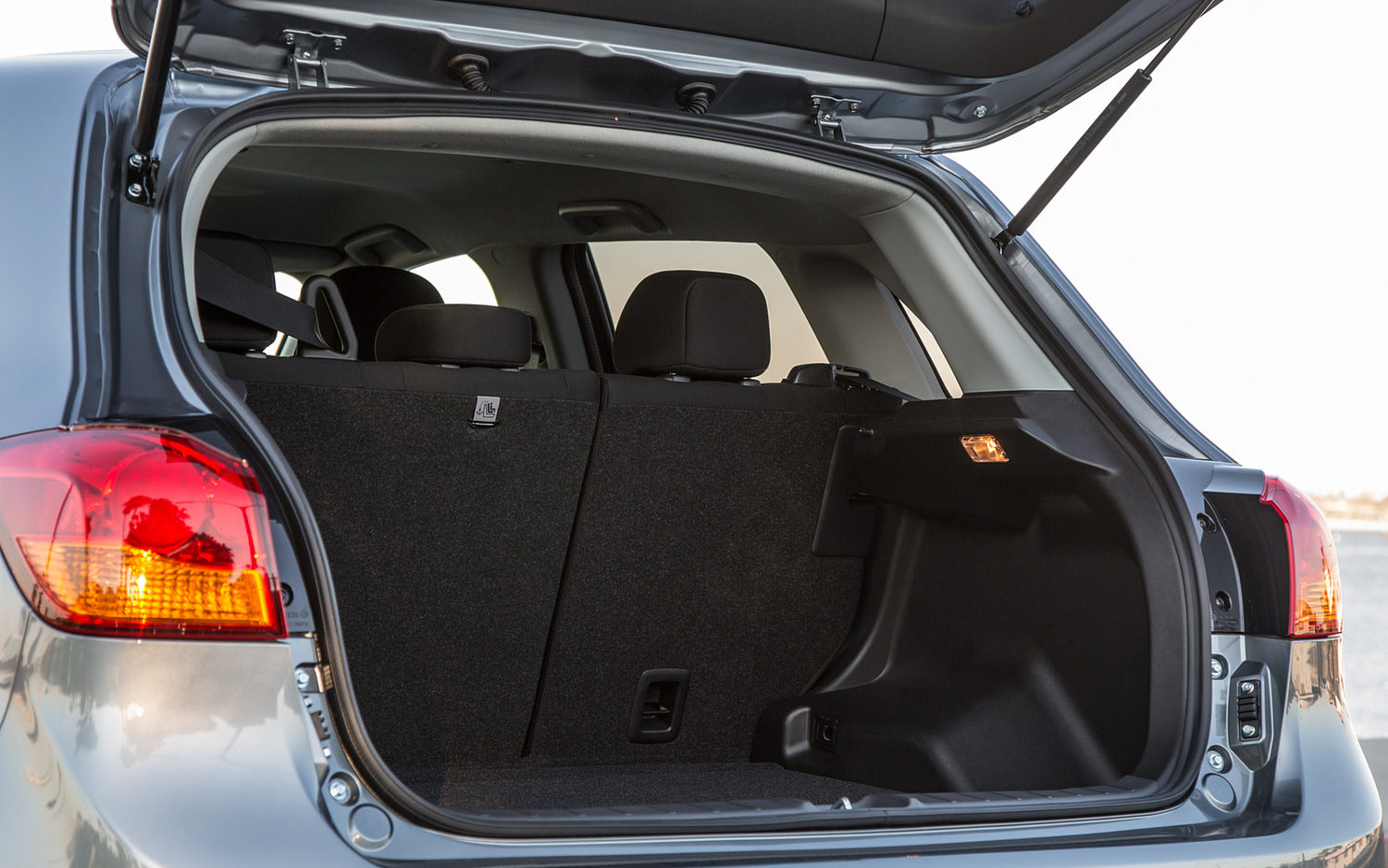 Интерьер mitsubishi outlander